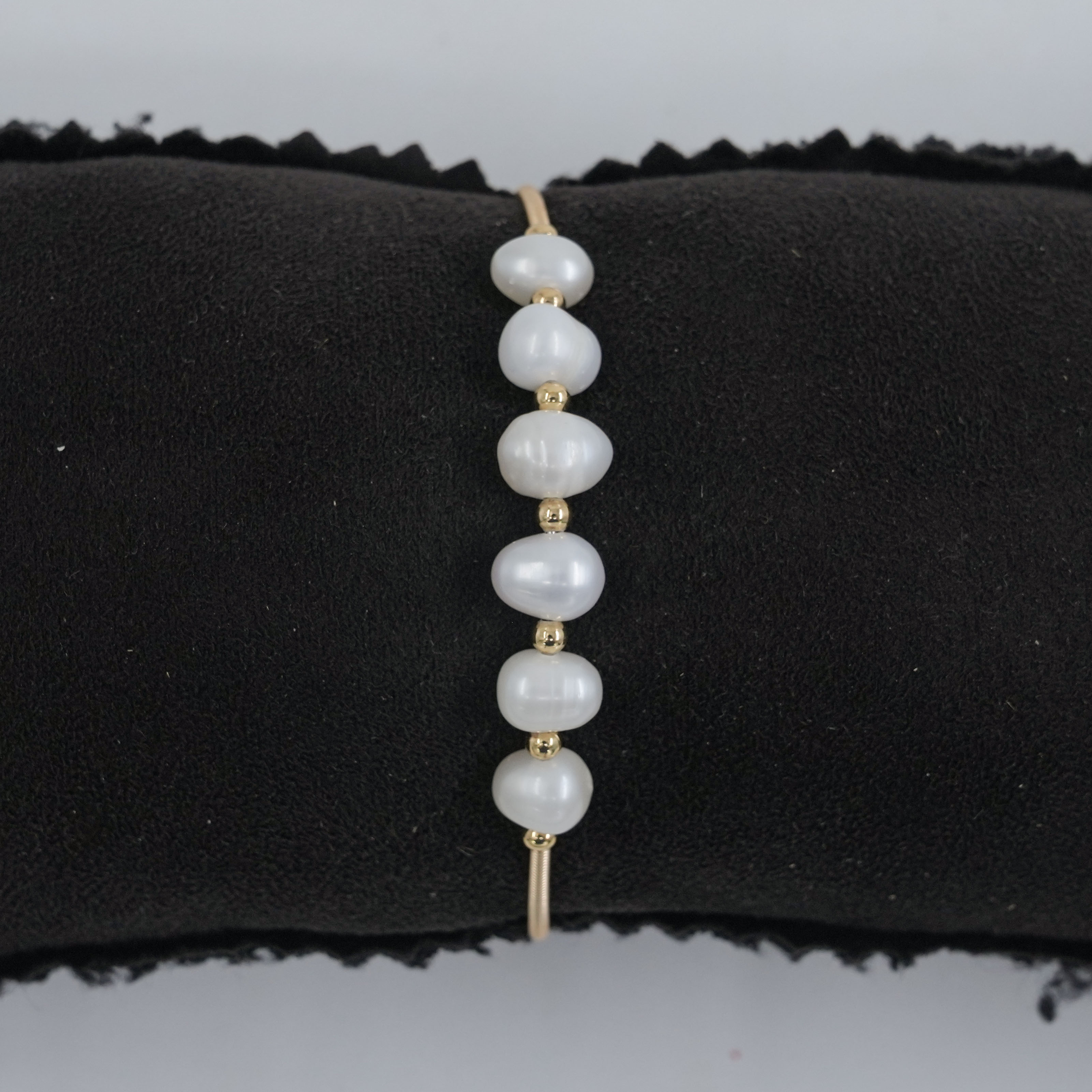 Gold Polished Pearl Bracelet